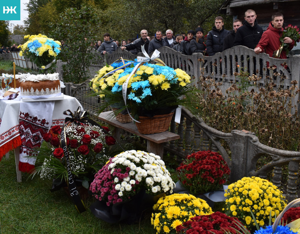 Громада у жалобі: на Волині в останню дорогу провели молодого захисника Станіслава Барана