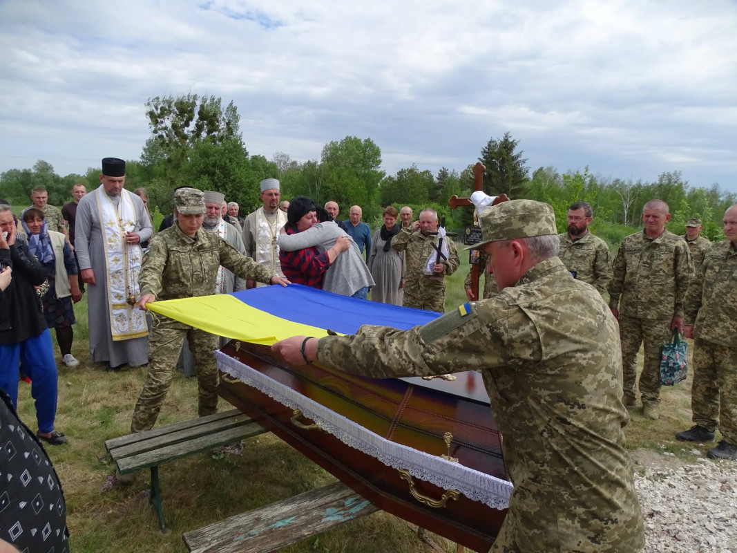 Серце зупинилося у лікарні: на Волині поховали захисника Андрія Свігуна