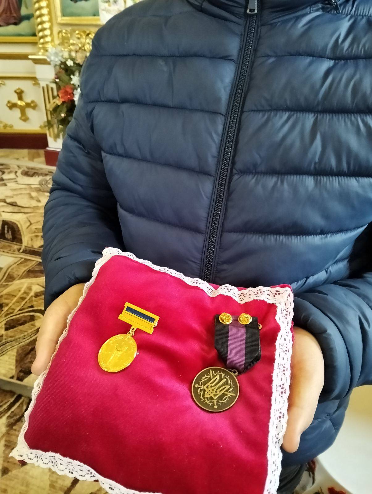 На Волині в останню дорогу провели військового Адріана Крупка. Фото