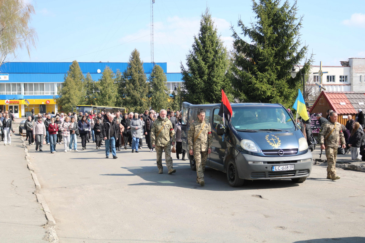 Життя присвятив порятунку інших: на Волині провели в останню дорогу воїна Олександра Батуру