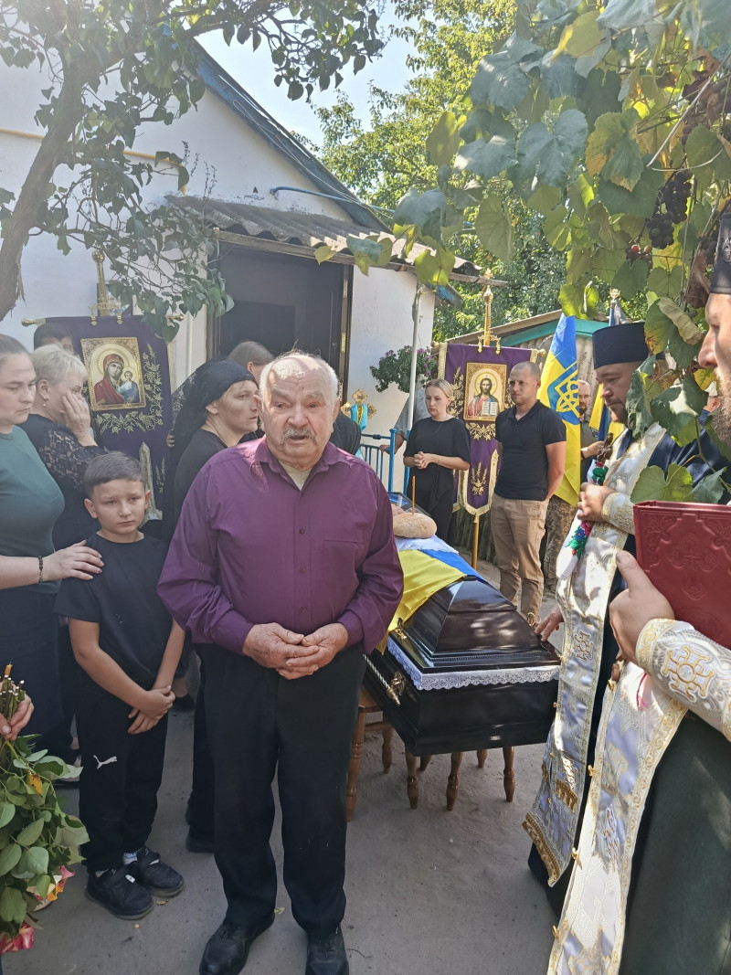 18 місяців вважався зниклим безвісти: на Волині провели в останню дорогу Героя Миколу Пеприка