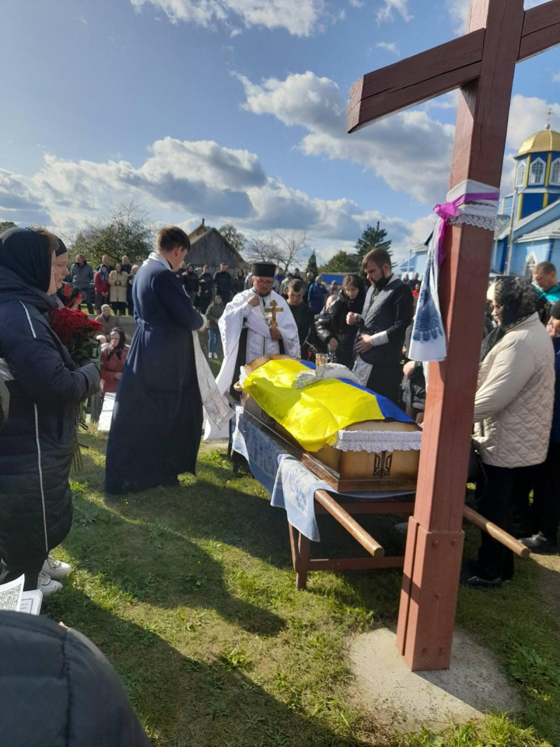 Провести воїна зійшлося все село: на Волині попрощалися з молодим Героєм Валерієм Гонтою