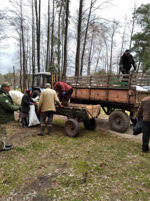 Активісти прибрали 200 гектарів лісу та береги Шацьких озер