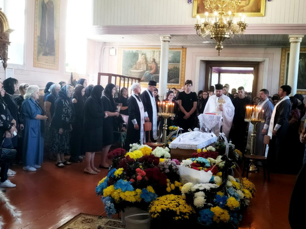 Рожищенська громада провела в останню земну дорогу свого наймолодшого захисника Івана Перія
