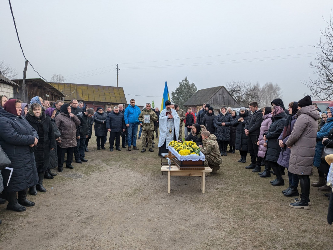 Завжди був готовий допомогти: на Волині провели в останню дорогу загиблого воїна Івана Оніщука