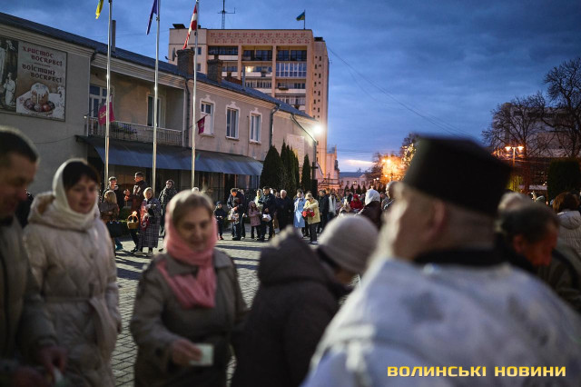 Як у Луцьку освячували кошики напередодні Великодня