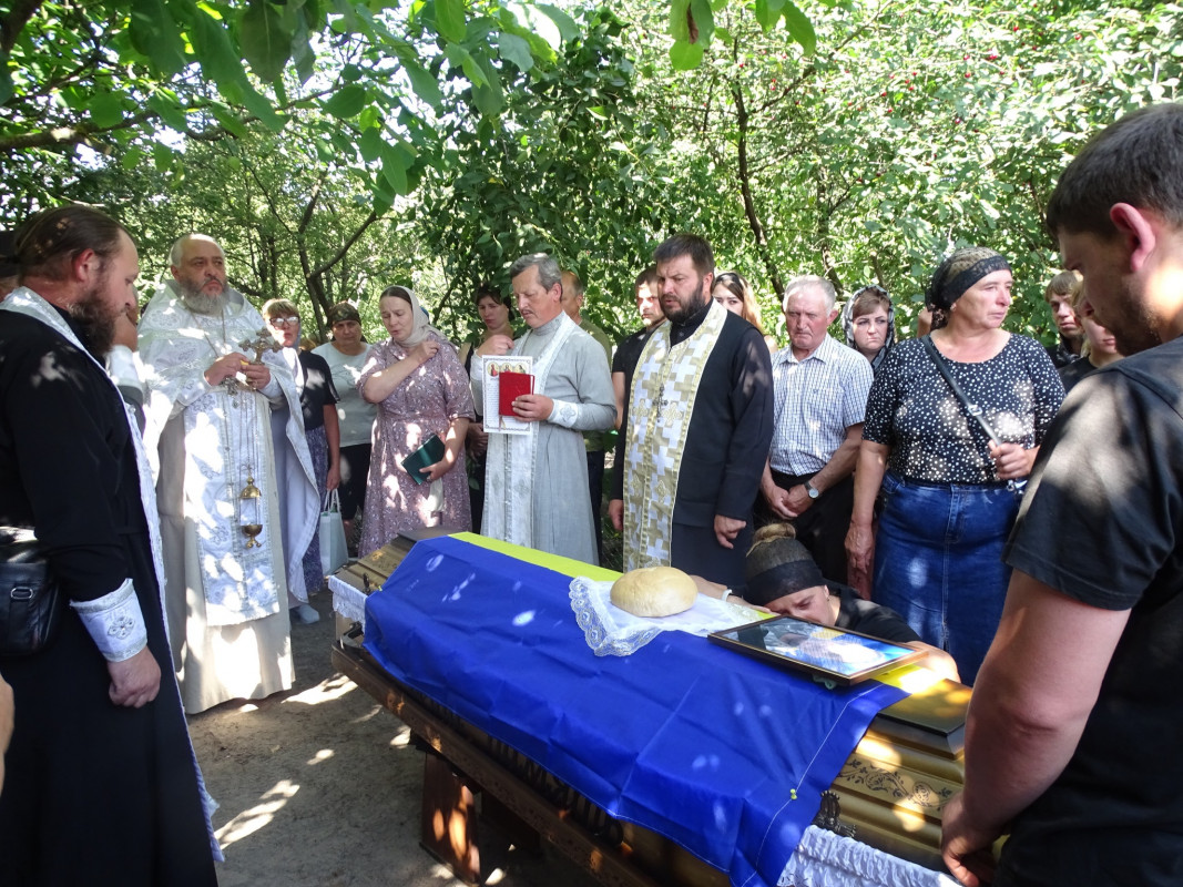 Надію на диво обірвала жахлива звістка: на Волині поховали Героя Володимира Мороза, який рік вважався зниклим безвісти
