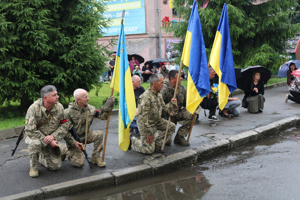 Навіки 30: на Волині в останню дорогу провели молодого військовослужбовця Віталія Прокопенка