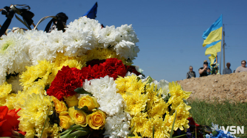 Рідні сподівалися, що в полоні, але дива не сталося: у Рожищі провели в останню путь воїна Миколу Катеринюка