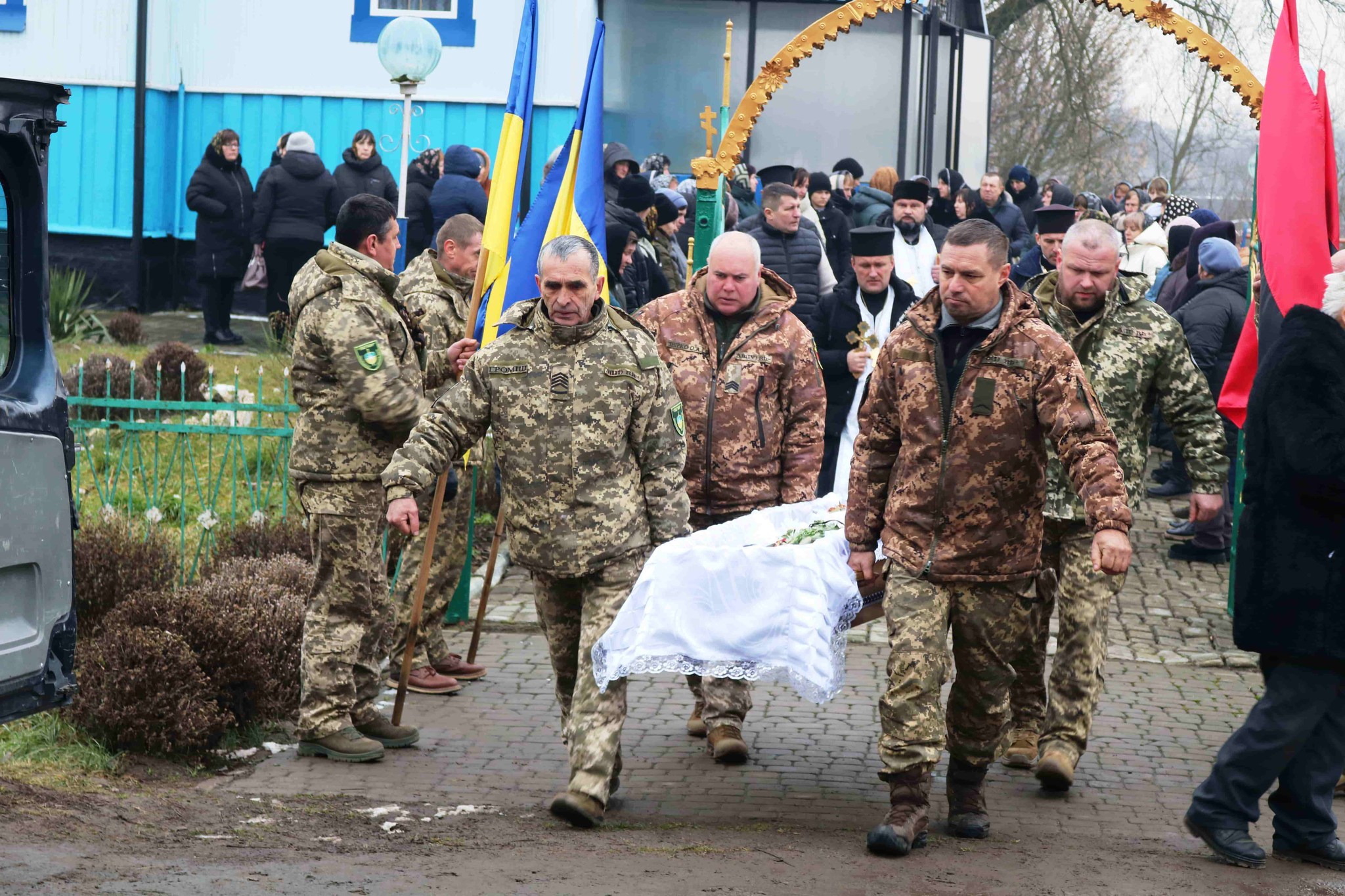 Помер дорогою додому: у Луцькому районі поховали молодого військового Івана Фліса