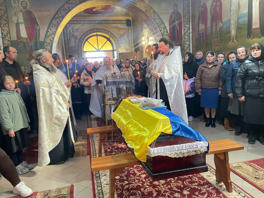 Прекрасний чоловік і батько, надійний побратим: на Волині поховали 29-річного захисника Миколу Півня