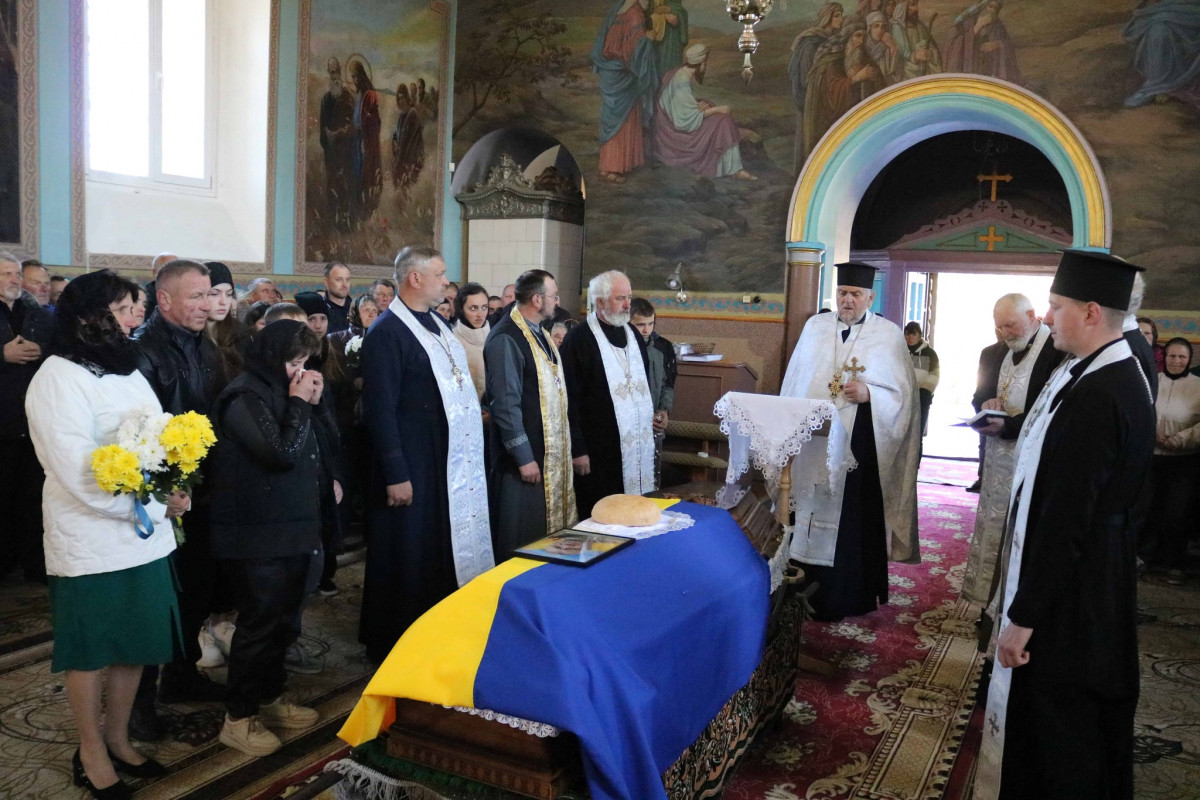 Близько 11 місяців вважався зниклим безвісти: на Волині попрощалися із захисником Василем Фаринюком