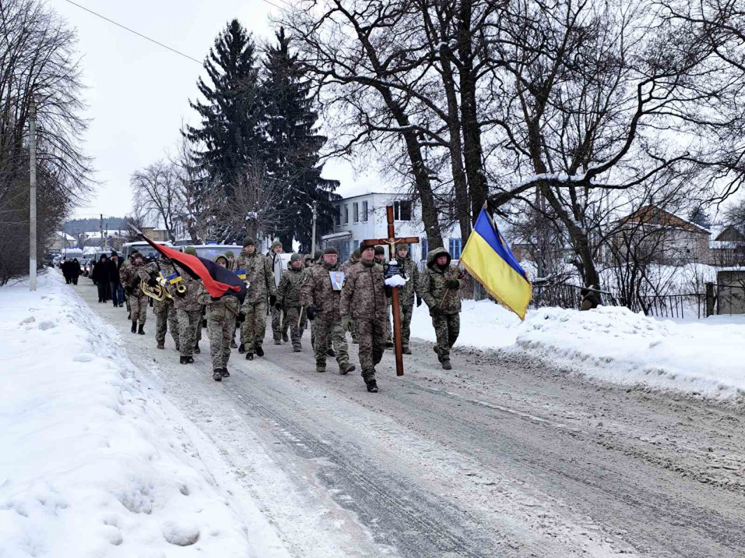 Загинув понад 9 місяців тому: у Луцькому районі попрощалися із захисником Олександром Кувшиновим