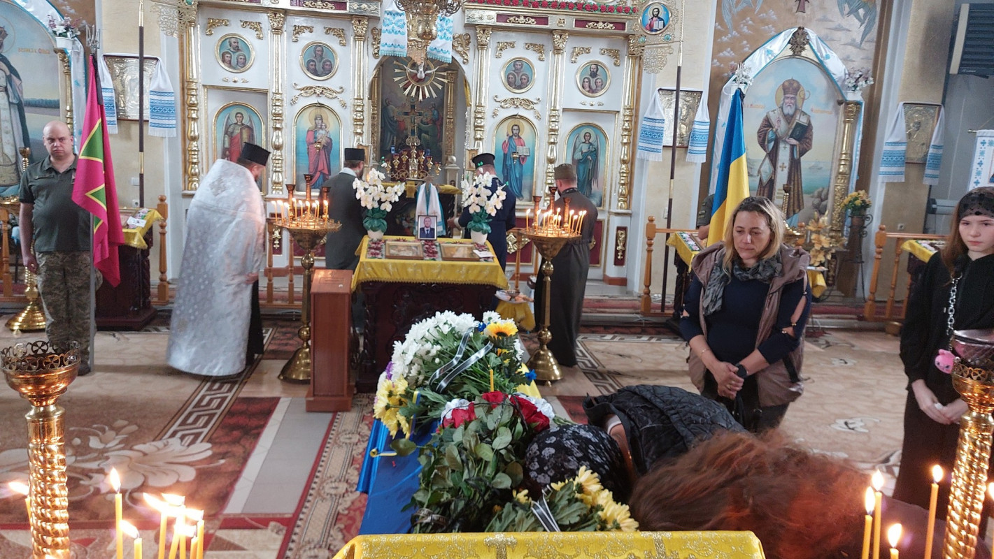 Три місяці боротьби за життя: на Волині провели в останню дорогу захисника Олександра Гуля