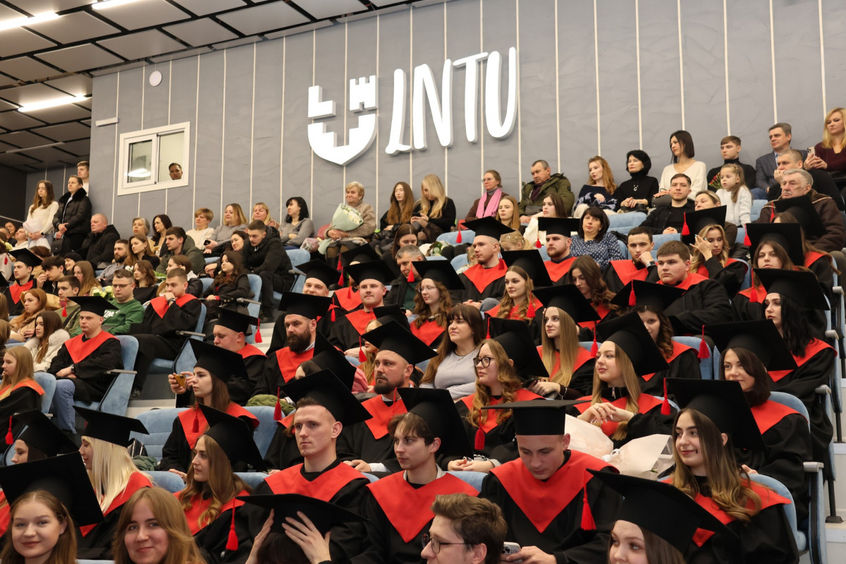 Близько 800 магістрів отримали дипломи в Луцькому національному технічному університеті