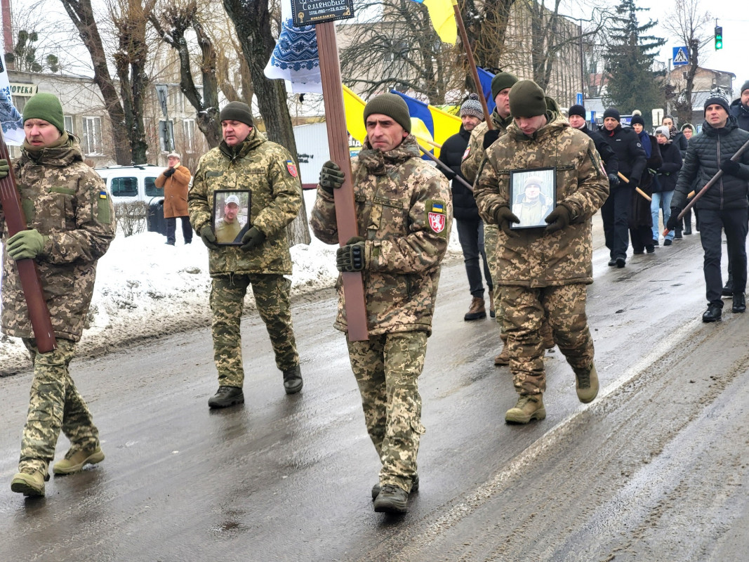 Воювали пліч-о-пліч і понад 2 роки вважалися зниклими безвісти: на Волині поховали двох Героїв - Миколу Сича та Андрія Вдовиченка