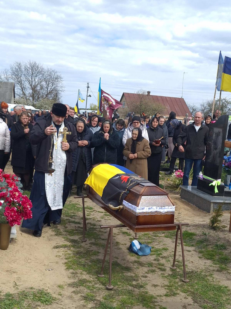 Рівно через рік після загибелі на Волині провели в останню дорогу Героя Юрія Камця