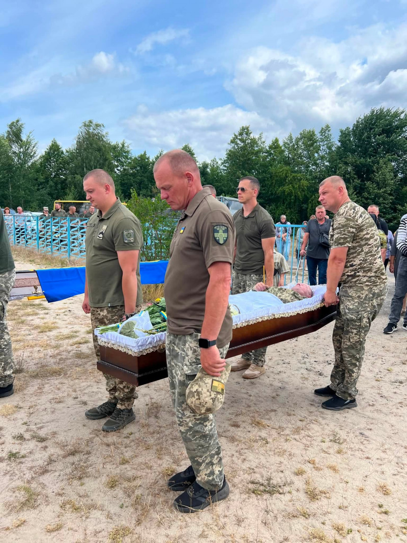 Мобілізували місяць тому: на Волині попрощалися із 40-річним захисником Дмитром Стасюком