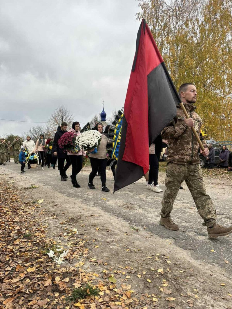 Спільне горе на дві громади: на Волині похоронили 33-річного Героя Володимира Пахольчука