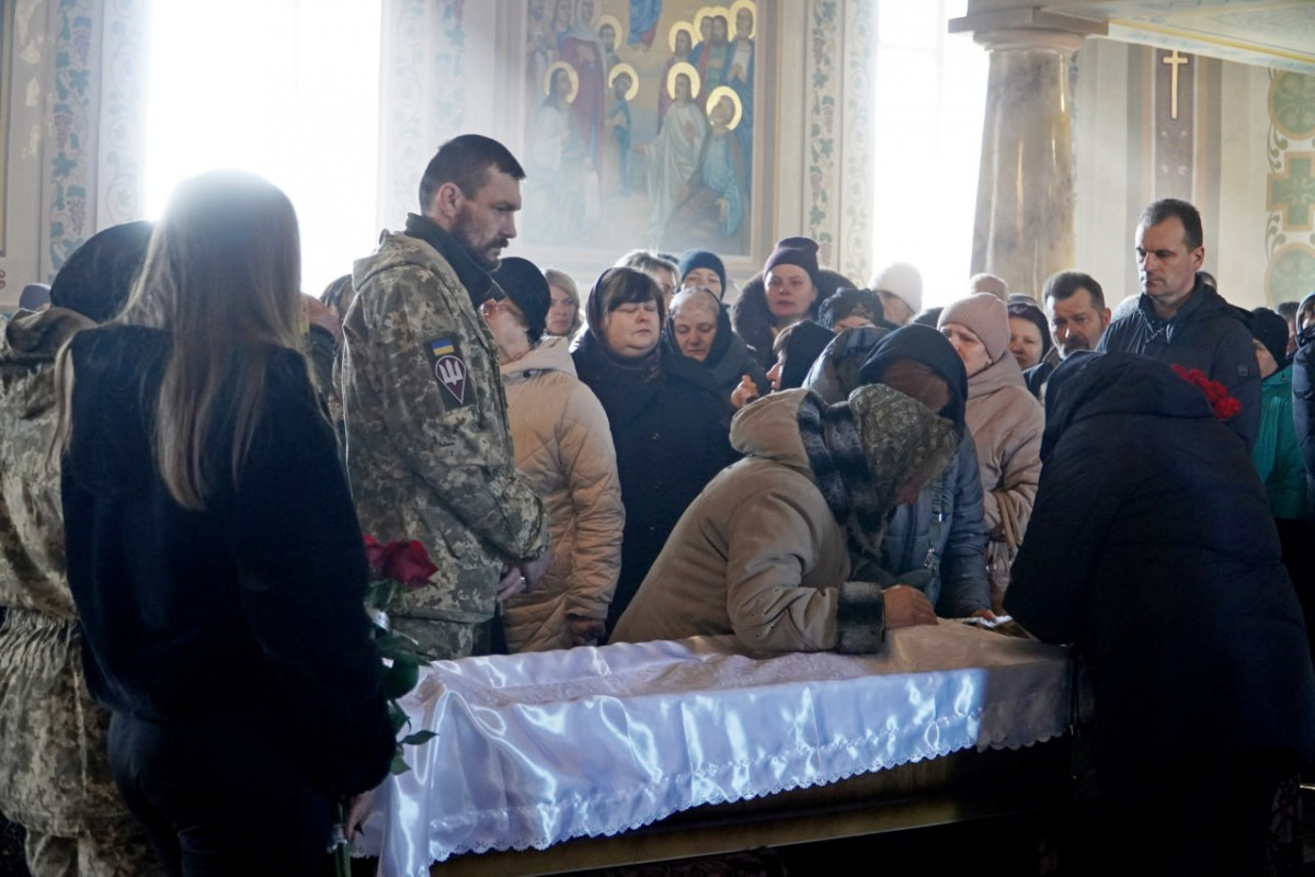 Загинув у четверту річницю російського вторгнення: на Волині в останню путь провели Героя Ігоря Саваса