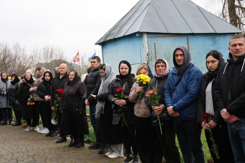 Загинув понад півтора року тому: у Луцькій громаді попрощалися з полеглим Героєм Іваном Матвіюком
