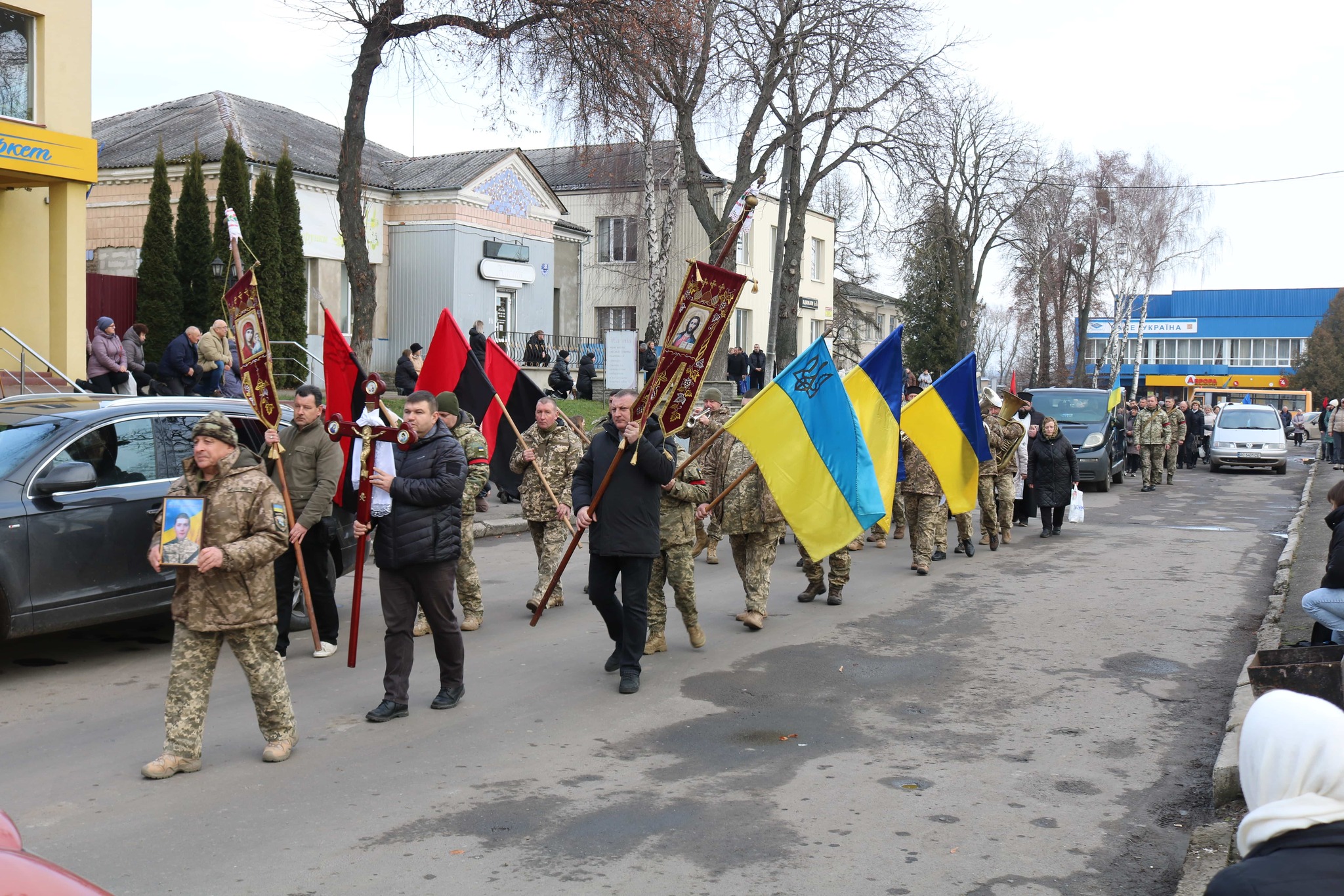 Понад рік вважався безвісти зниклим: у Луцькому районі поховали Героя Василя Цвілюка