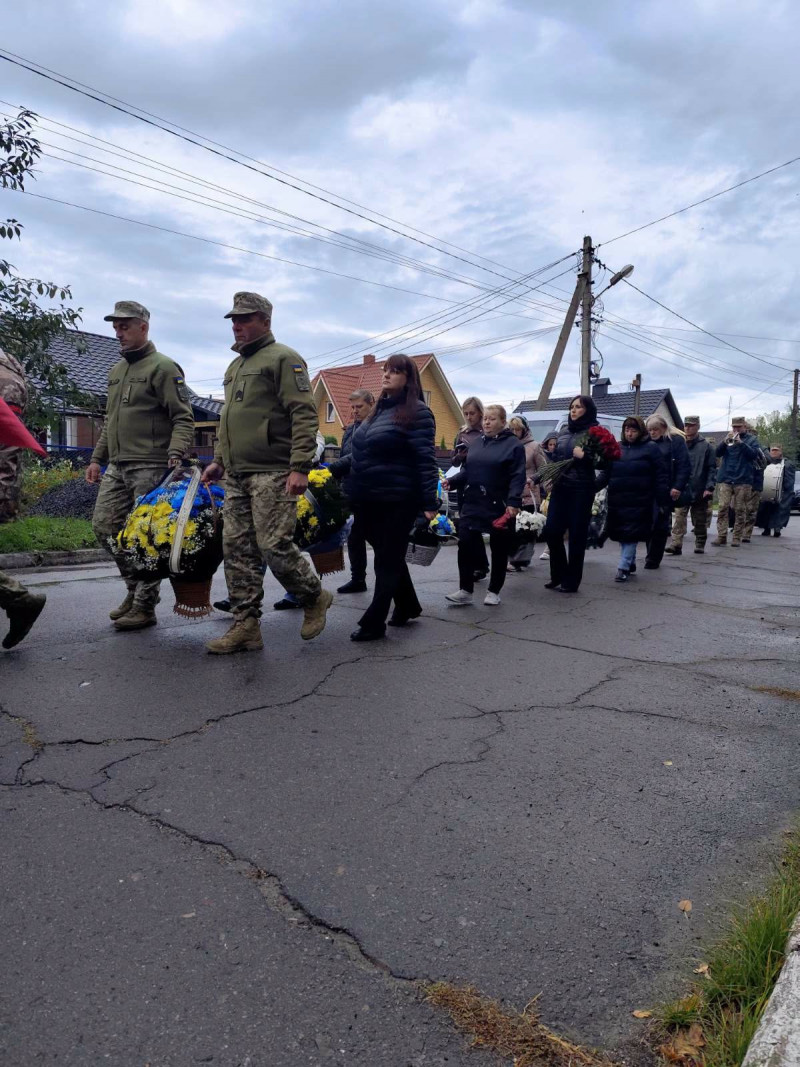 Загинув понад рік тому: у Луцькому районі провели в останню путь захисника Юрія Бондарука