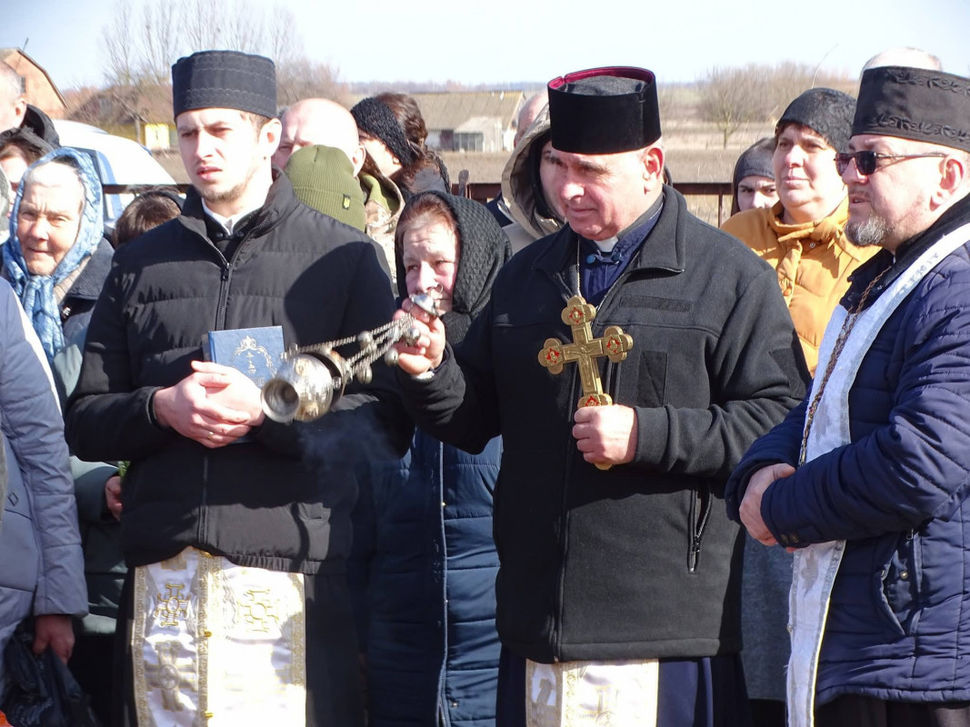 Після довгих місяців невідомості: на Волині провели в останню путь захисника Віталія Дудика