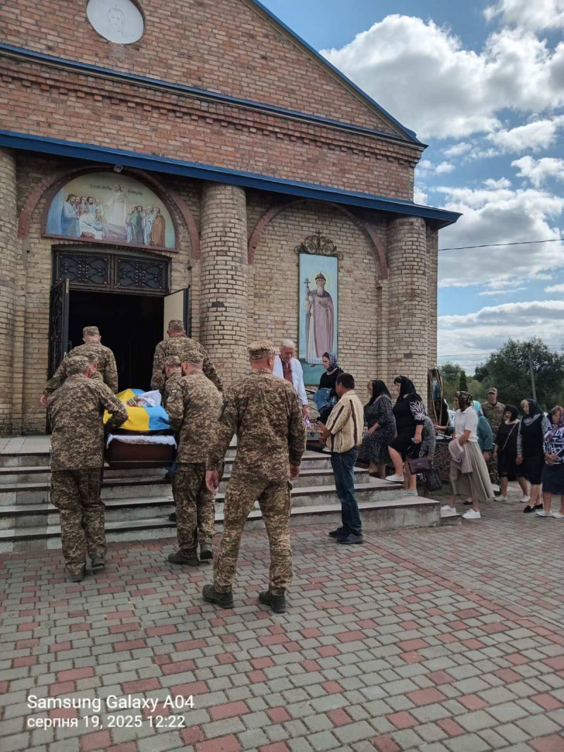 Навіки 31: на Волині в останню путь провели Героя Олега Оксенюка