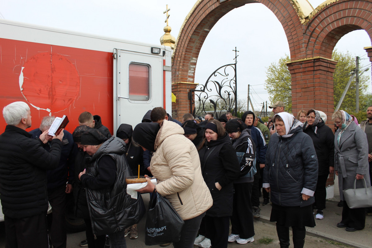 «Тепер тато захищатиме з небес»: волиняни попрощалася з 25-річним Антоном Хвостюком