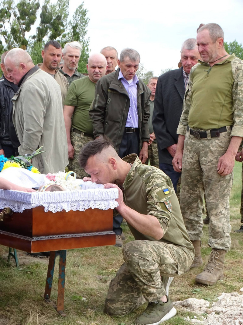Серце зупинилося у лікарні: на Волині поховали захисника Андрія Свігуна
