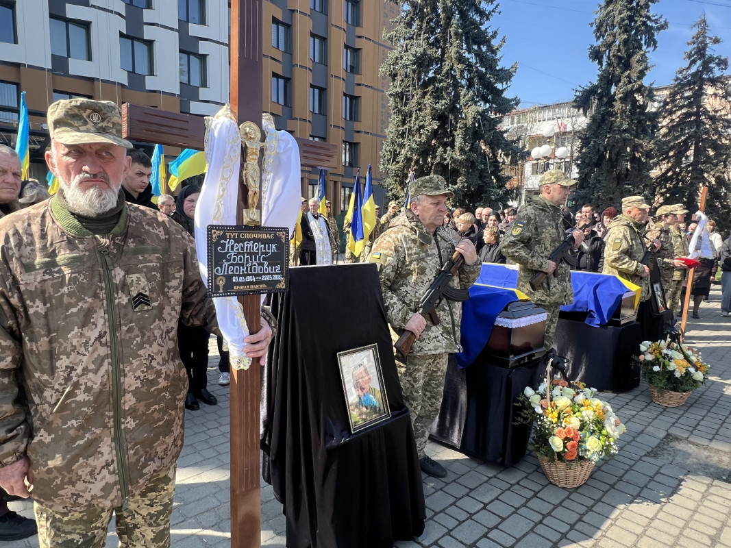 Ковелі у жалобі: громада провела в останню дорогу Героїв — Бориса Нестерука та Олександра Кратюка