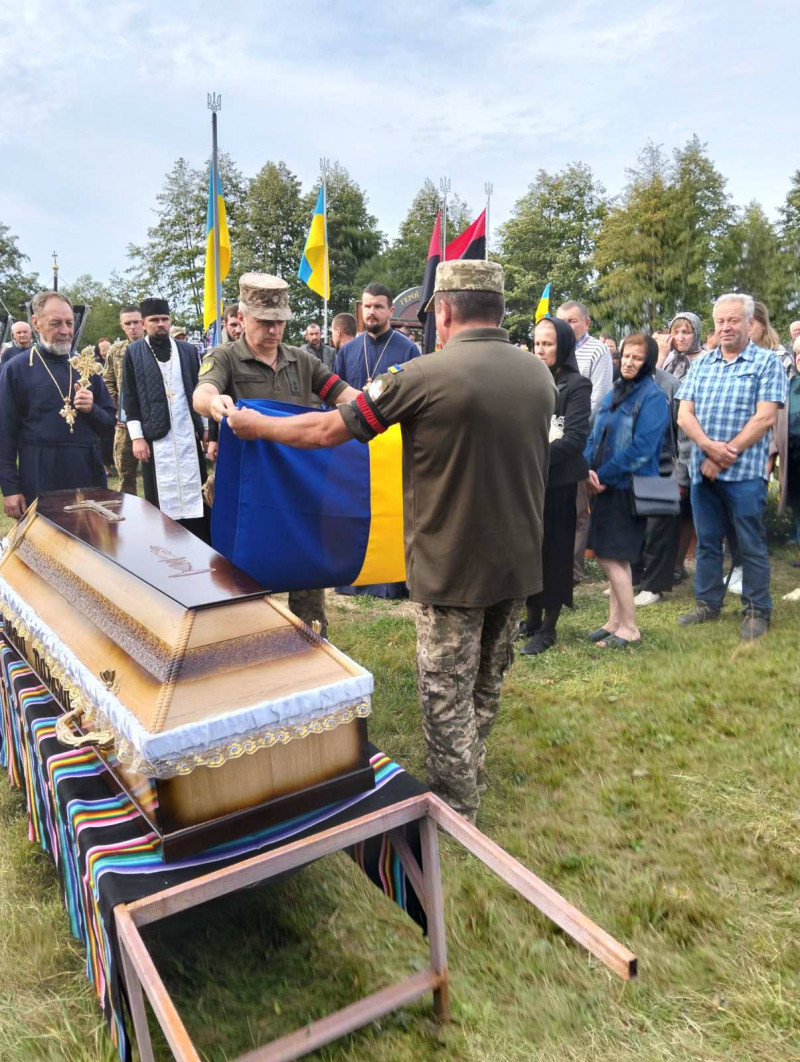 Не встиг створити сім’ю і потішити батьків онуками: на Волині поховали молодого Героя Андрія Денисюка