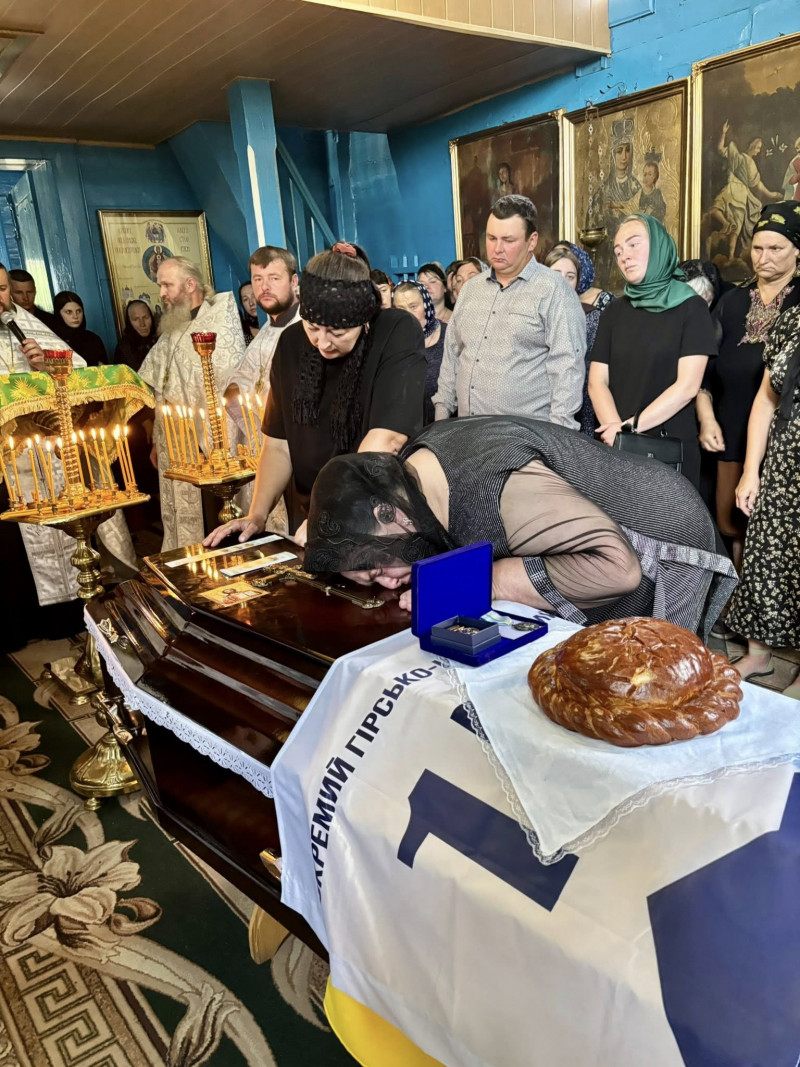Віддав життя за Україну: на Волині попрощалися з Героєм Олегом Козловським