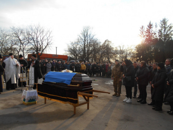 У громаді на Волині попрощалися з 19-річним військовим, який загинув на Донбасі. Фото