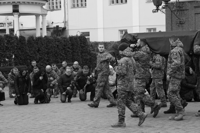 У Луцьку провели в останню дорогу загиблого Героя Віктора Оверчука