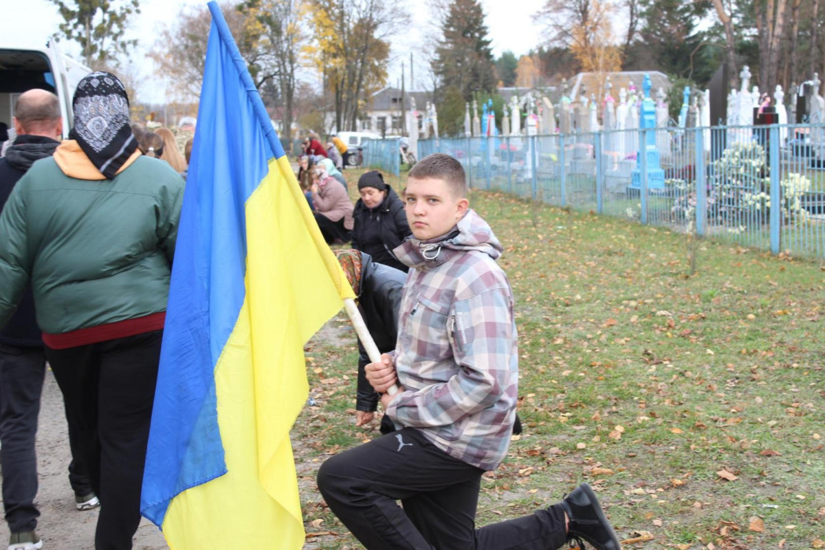 Маленький син ніколи більше не побачить тата: на Волині попрощалися з Героєм Миколою Мясковським