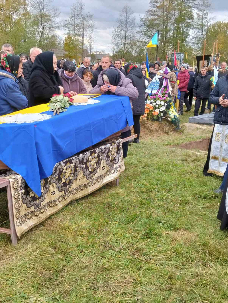 Довгий час вважався безвісти зниклим: на Волині в останню путь провели Героя Віталія Бомазюка