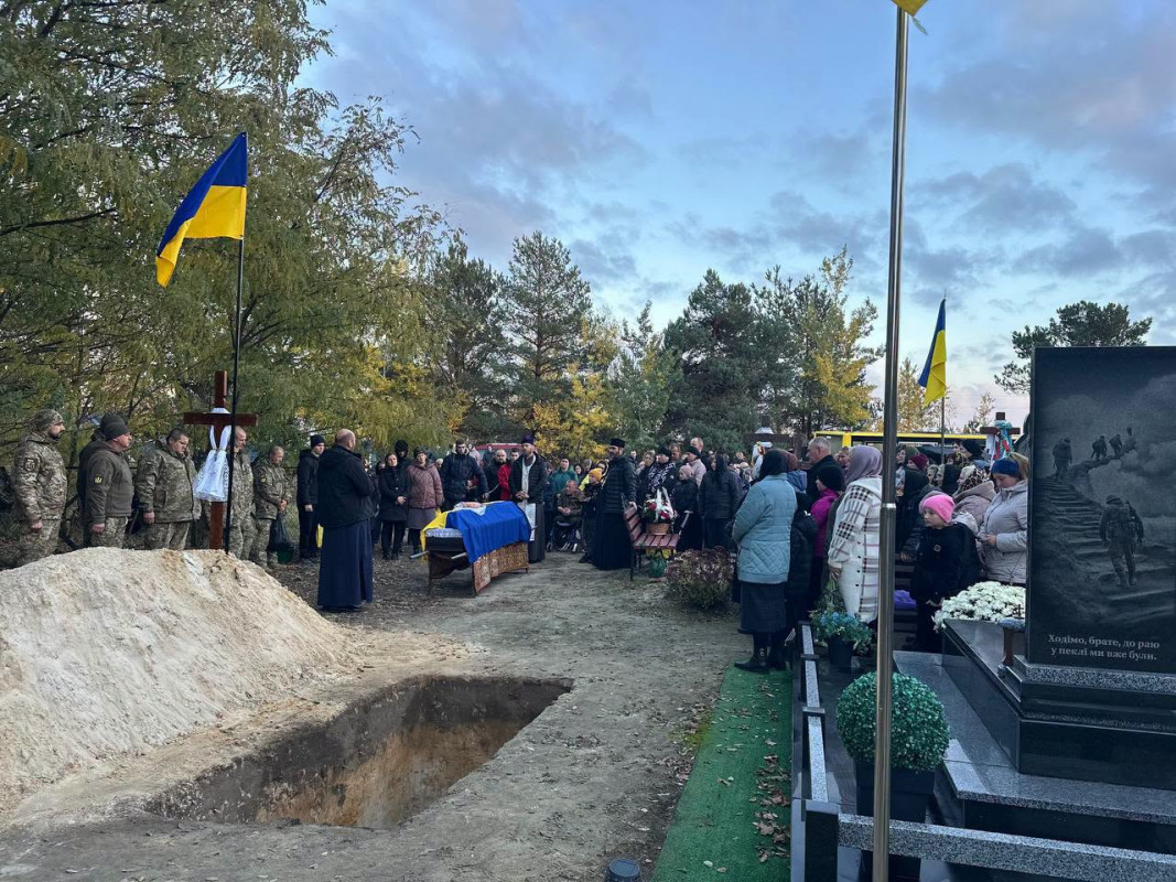 На Волині провели в останню дорогу воїна Романа Лисюка, який помер від важкого поранення