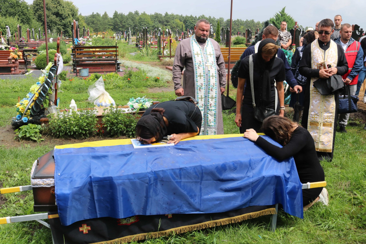 Навіки 30: на Волині в останню дорогу провели молодого військовослужбовця Віталія Прокопенка