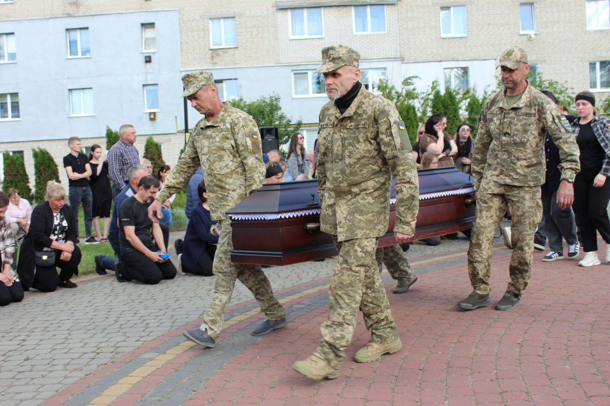 «Врятував побратима ціною власного життя»: на Волині попрощалися з 25-річним Героєм Андрієм Лавренчуком