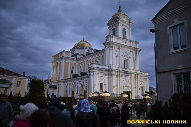 Як у Луцьку освячували кошики напередодні Великодня