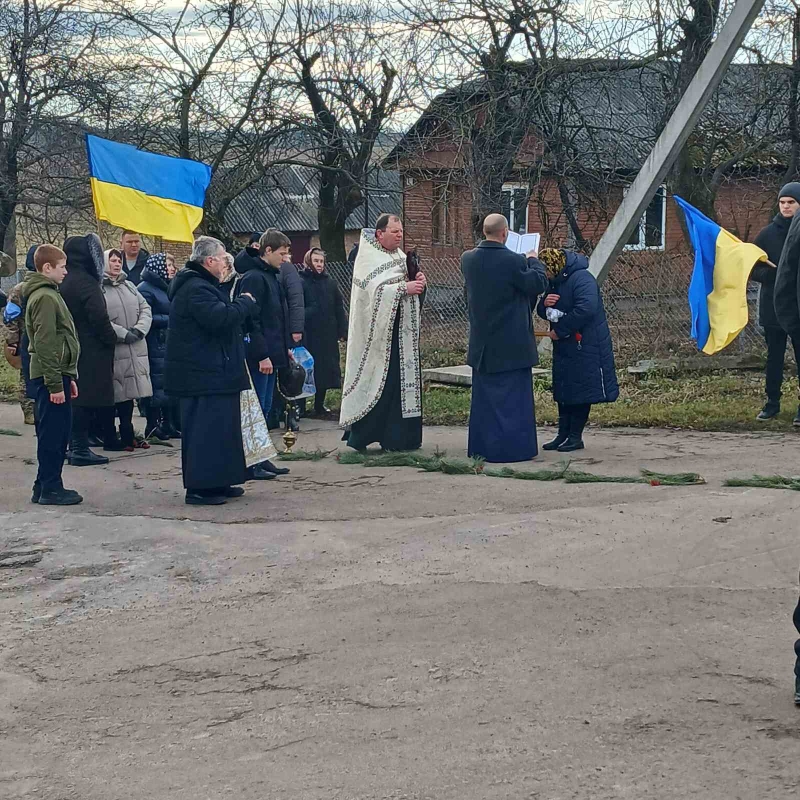 Захищав кожного з нас: волиняни провели в останню дорогу 57-річного Героя Віталія Шарапановського