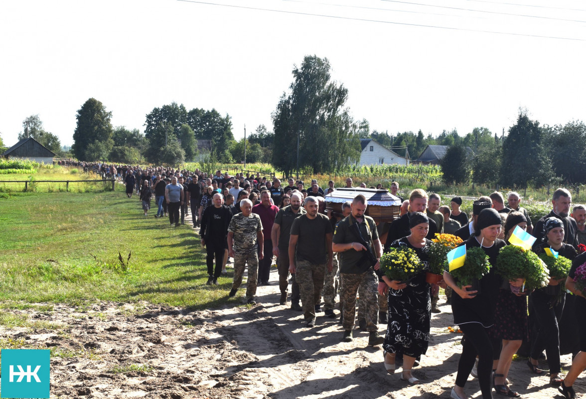 Напівсиротами зосталися троє дітей: на Волині попрощалися з Героєм Олександром Жилкою