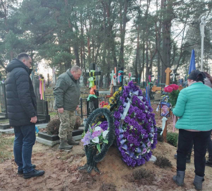 Отримати нагороду за життя не встиг: мамі полеглого захисника з Волині передали його відзнаку «Золотий Хрест»