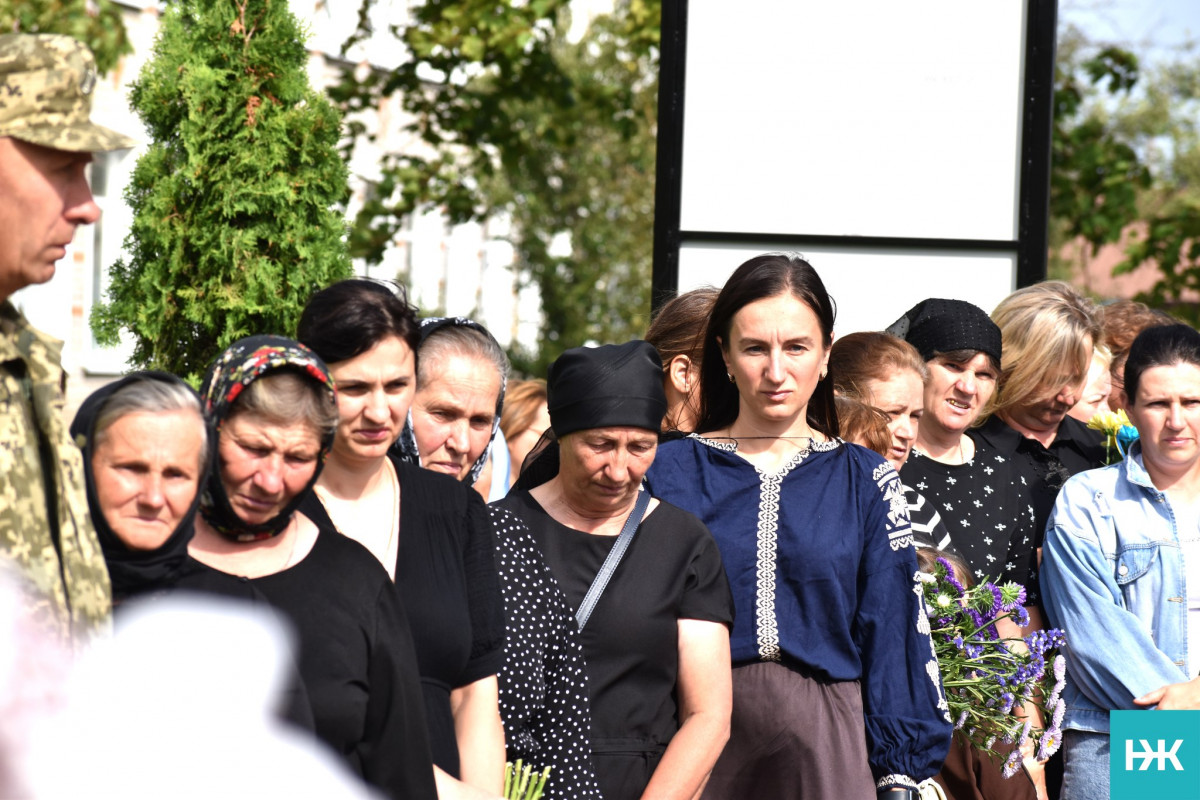 Сльози, голуби та шана загиблим захисникам: у громаді на Волині відкрили Алею пам’яті Героям