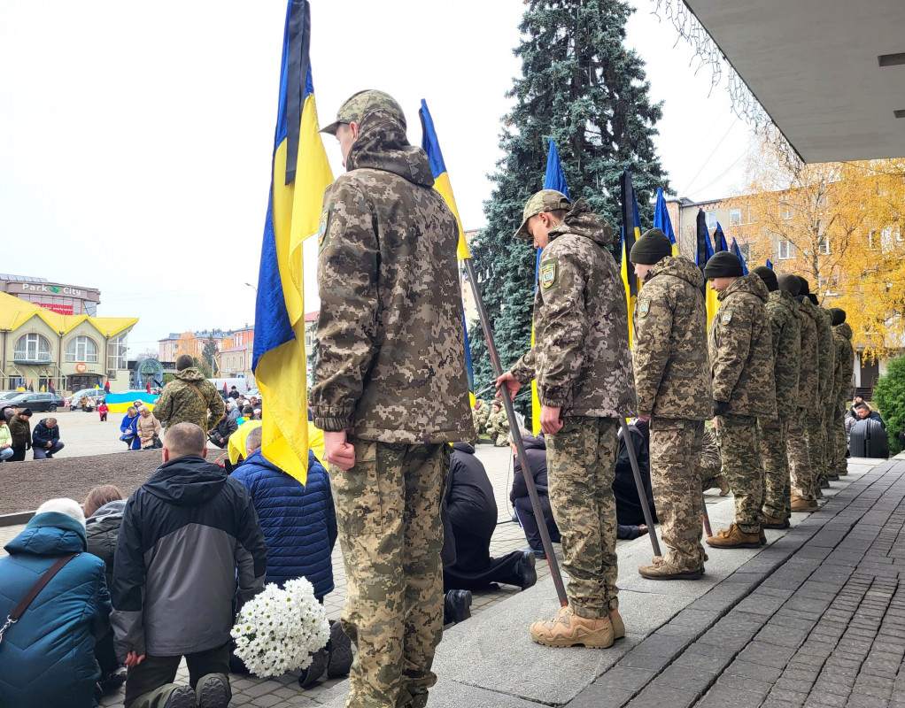 Заповів поховати на Волині і поставити на могилі козацький хрест: провели в останню путь Героя Сергія Голядинця