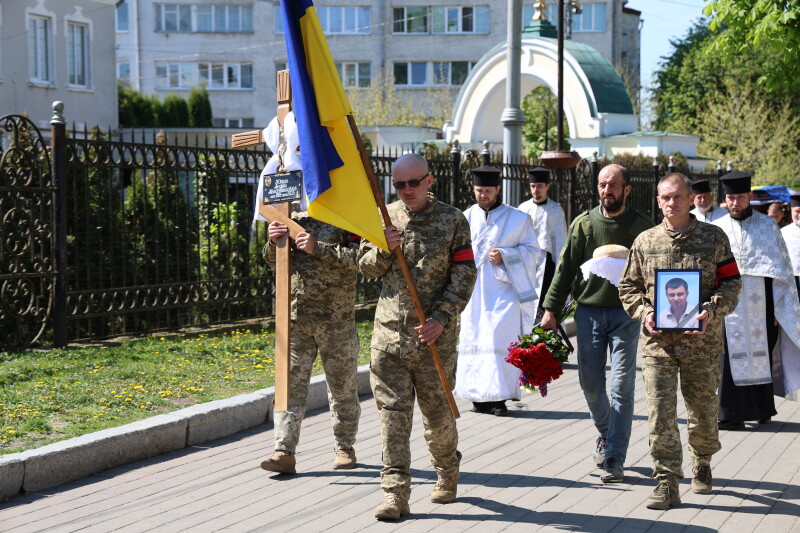 У Луцьку попрощалися з Героєм Андрієм Ющиком, який загинув понад рік тому