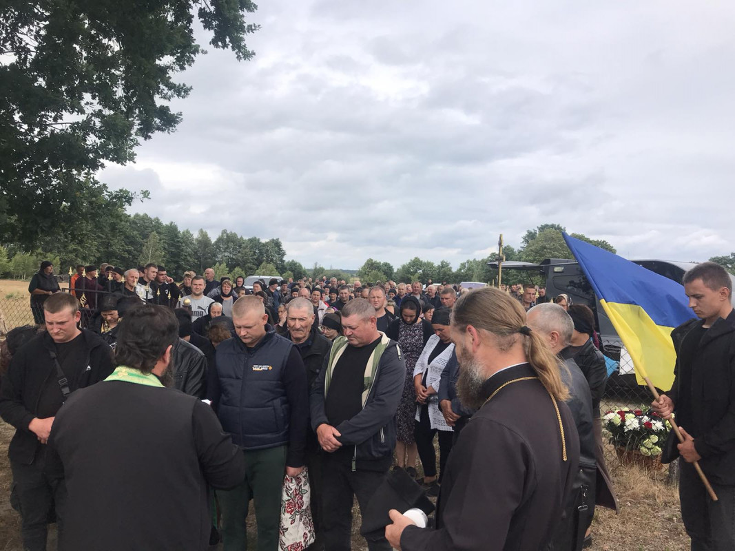 Загинув понад півтора року тому: на Волині в останню путь провели Героя Степана Приймака
