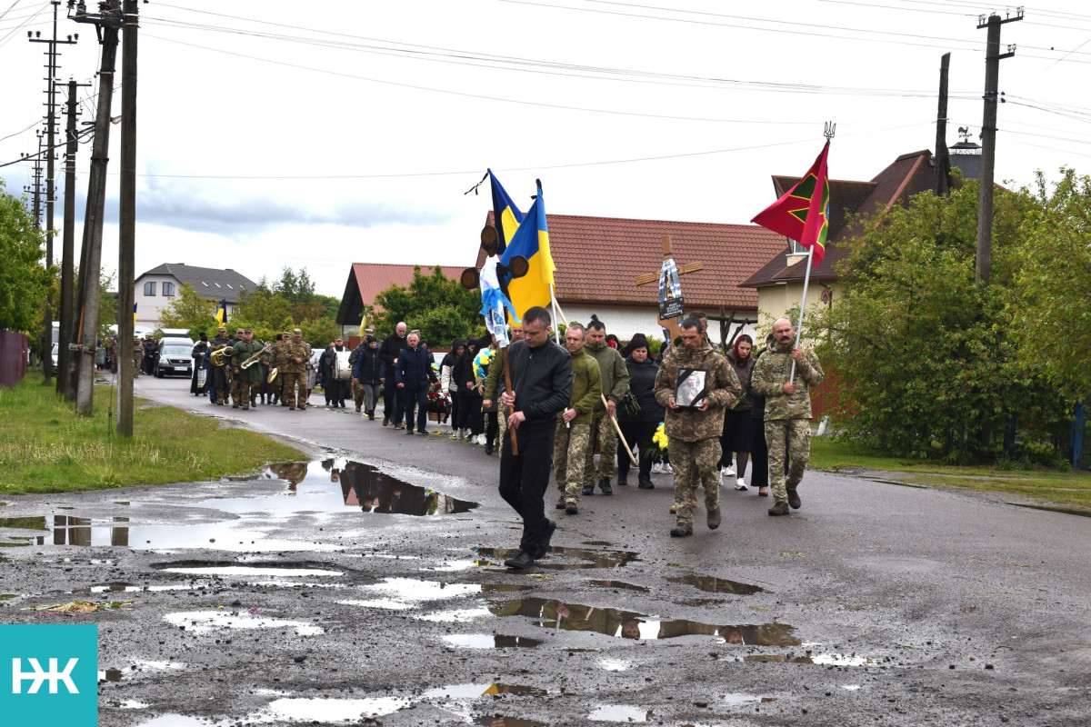 Мав святкувати весілля – натомість його провели в останню путь: на Волині попрощались з Героєм Владиславом Зуськом